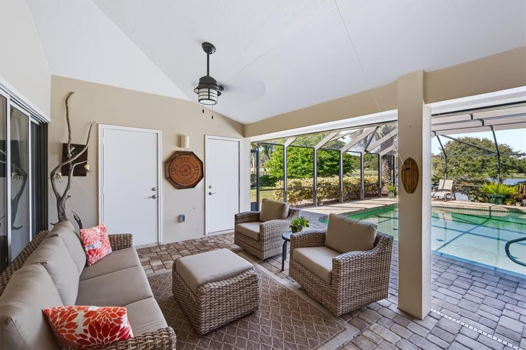 En Venta: $992,000 (3 camas, 2 baños, 2484 Pies cuadrados)