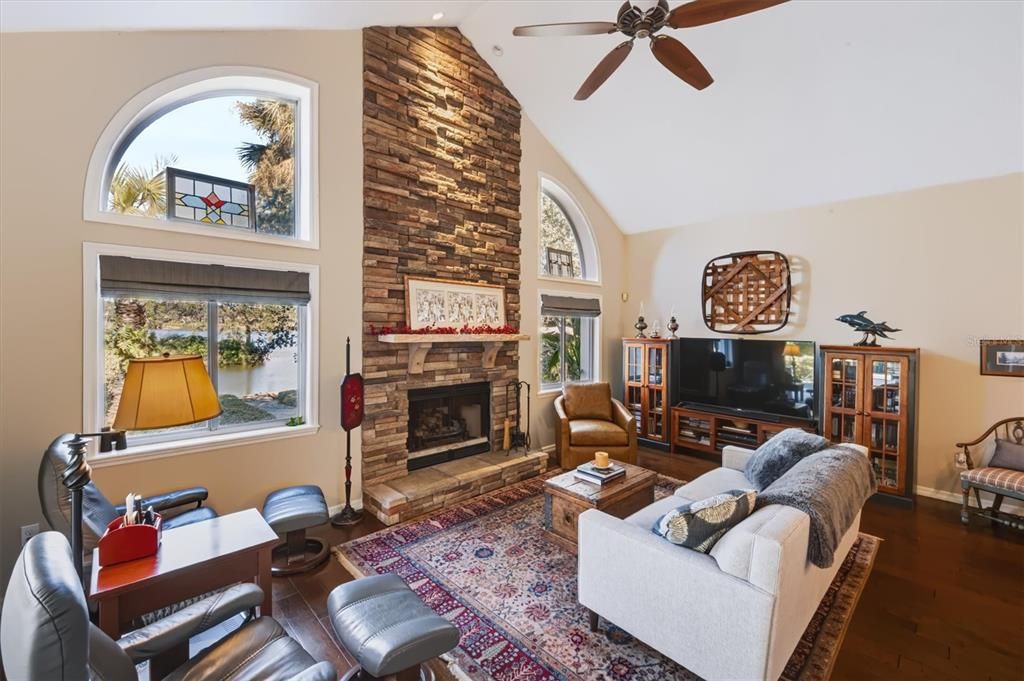 En Venta: $992,000 (3 camas, 2 baños, 2484 Pies cuadrados)
