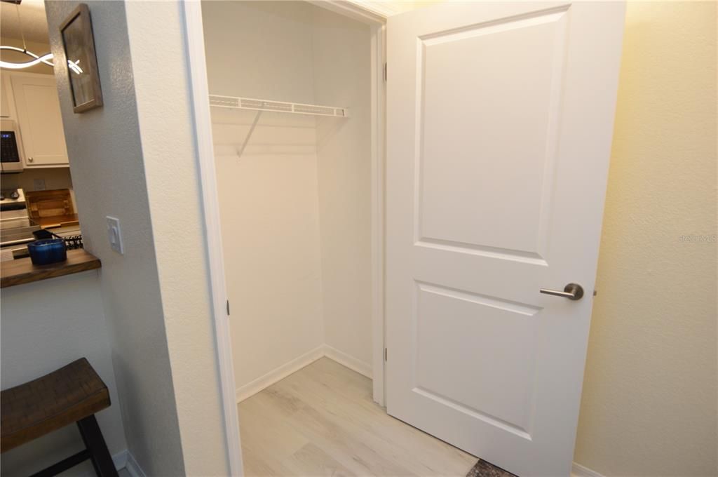 For Rent: $2,000 (1 beds, 1 baths, 742 Square Feet)