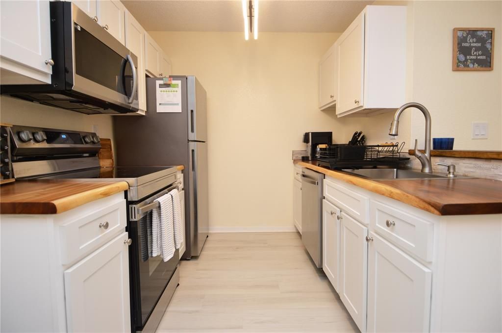For Rent: $2,000 (1 beds, 1 baths, 742 Square Feet)