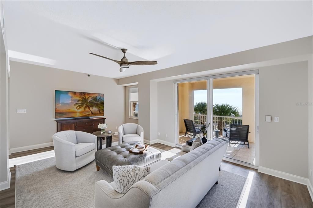 En Venta: $924,000 (3 camas, 3 baños, 2161 Pies cuadrados)