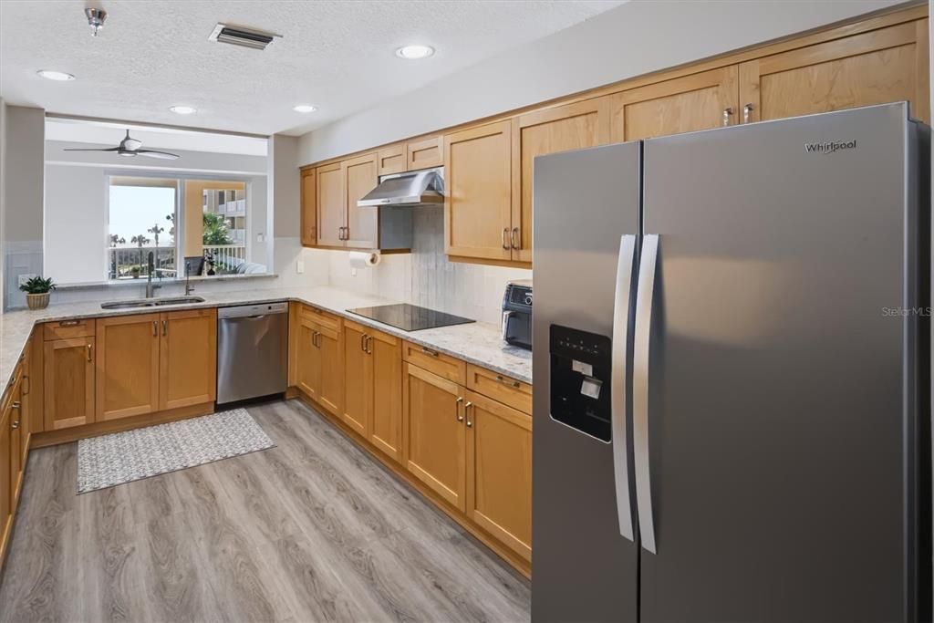 En Venta: $924,000 (3 camas, 3 baños, 2161 Pies cuadrados)