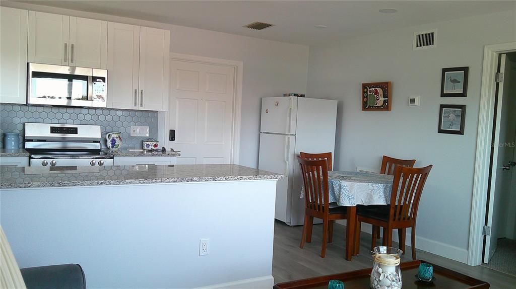 For Rent: $1,600 (1 beds, 1 baths, 560 Square Feet)