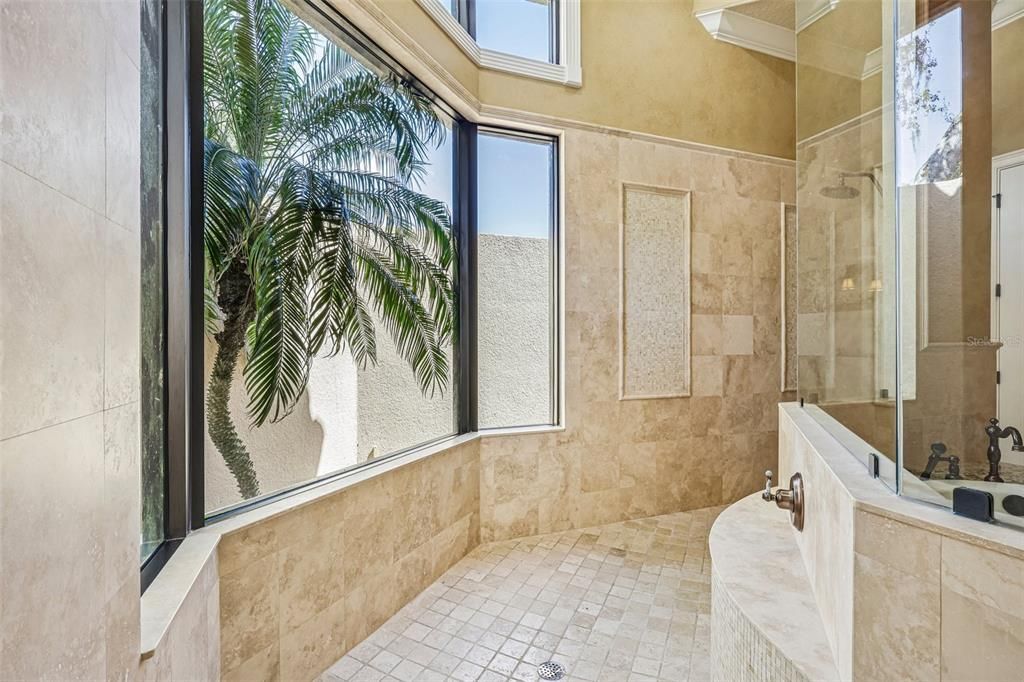 На продажу: $3,299,900 (5 спален, 5 ванн, 7098 Квадратных фут)
