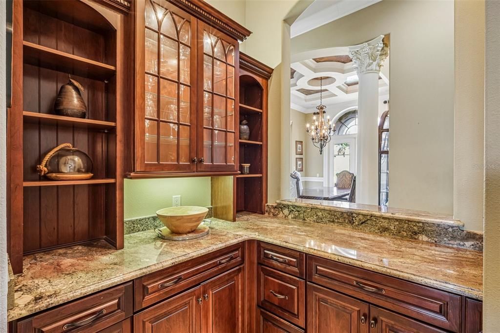 На продажу: $3,299,900 (5 спален, 5 ванн, 7098 Квадратных фут)