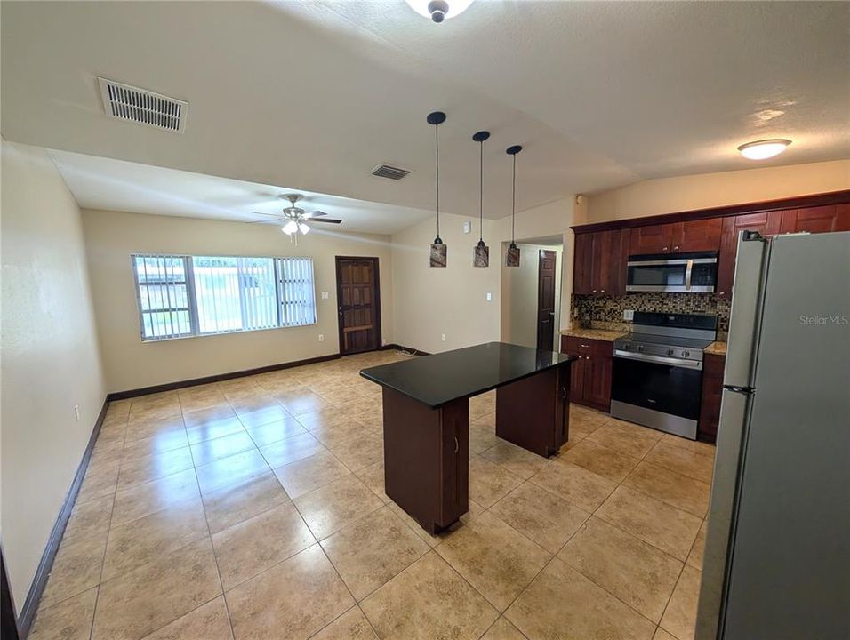En Renta: $1,879 (4 camas, 2 baños, 1203 Pies cuadrados)