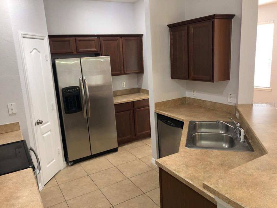 For Rent: $2,200 (3 beds, 2 baths, 1699 Square Feet)