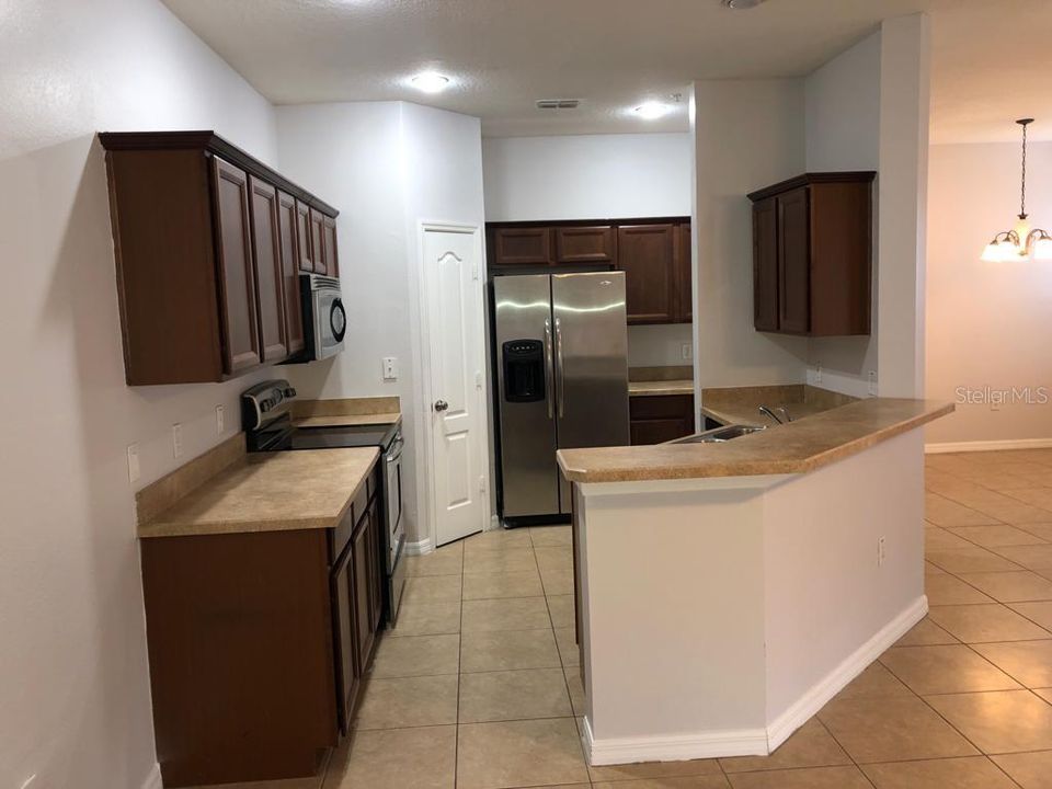 For Rent: $2,200 (3 beds, 2 baths, 1699 Square Feet)