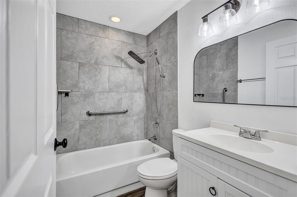 For Rent: $2,150 (2 beds, 2 baths, 1004 Square Feet)