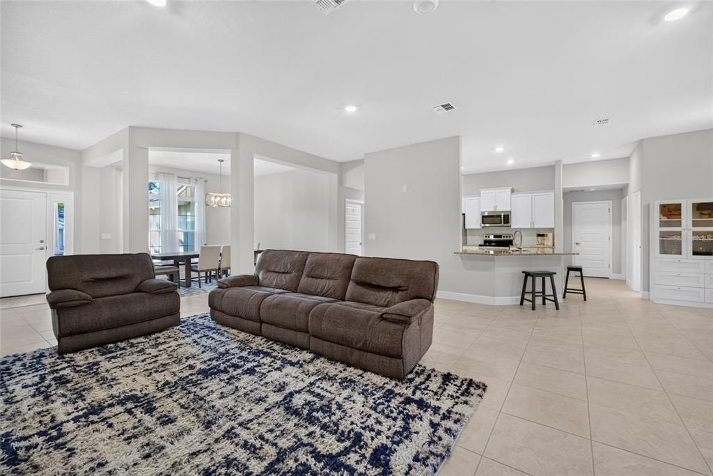 For Sale: $545,000 (4 beds, 3 baths, 2555 Square Feet)