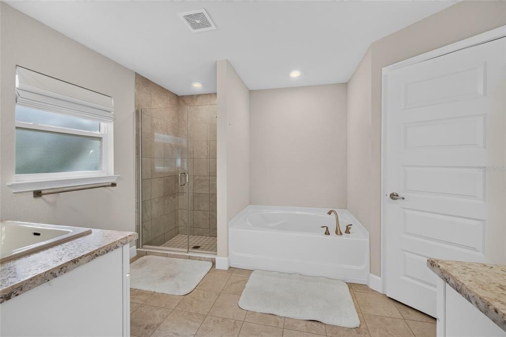 For Sale: $545,000 (4 beds, 3 baths, 2555 Square Feet)