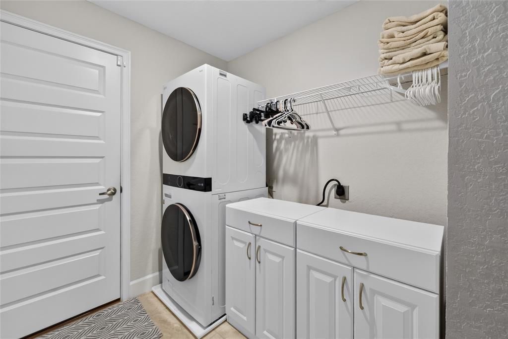 For Sale: $545,000 (4 beds, 3 baths, 2555 Square Feet)