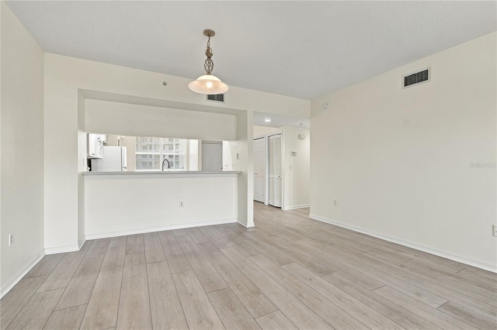 For Sale: $375,000 (2 beds, 2 baths, 1320 Square Feet)
