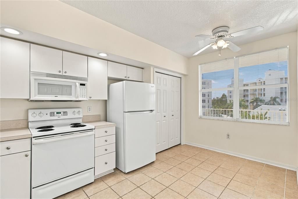 For Sale: $375,000 (2 beds, 2 baths, 1320 Square Feet)