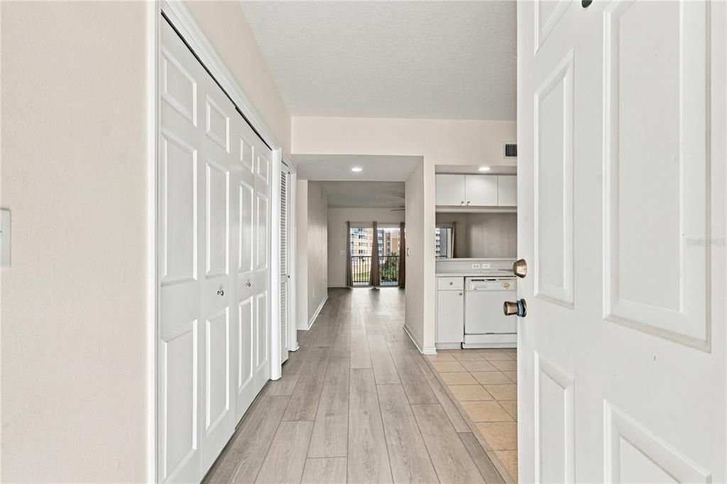 For Sale: $375,000 (2 beds, 2 baths, 1320 Square Feet)