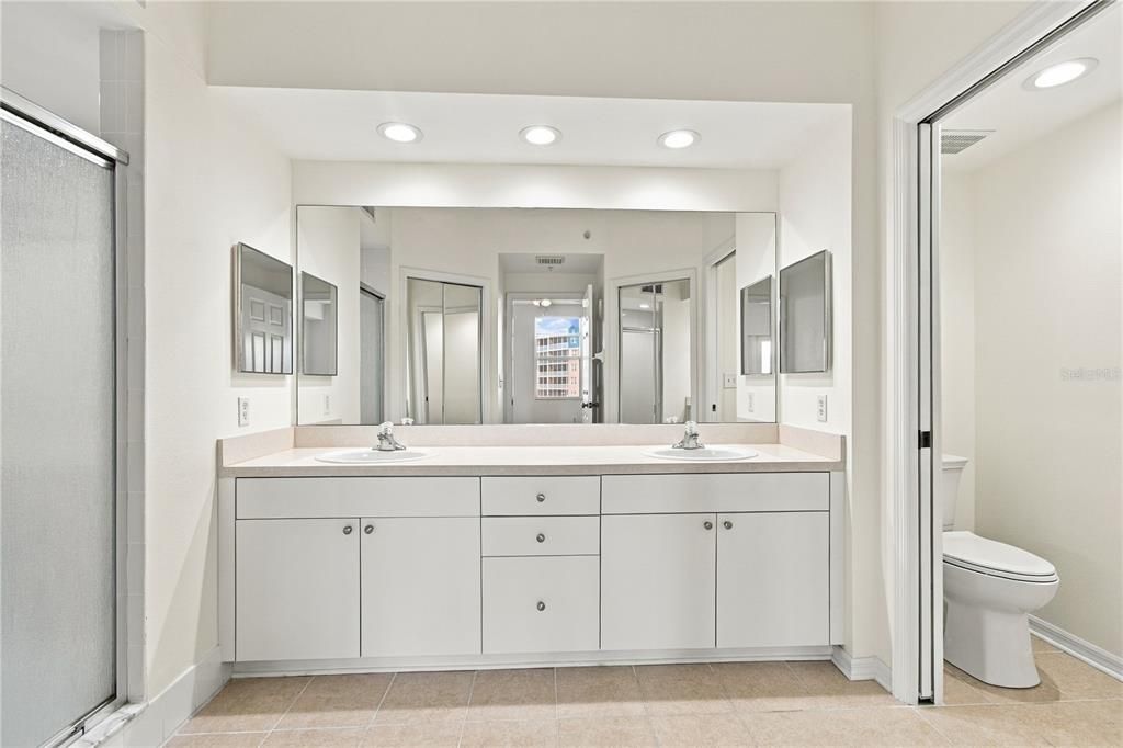 For Sale: $375,000 (2 beds, 2 baths, 1320 Square Feet)