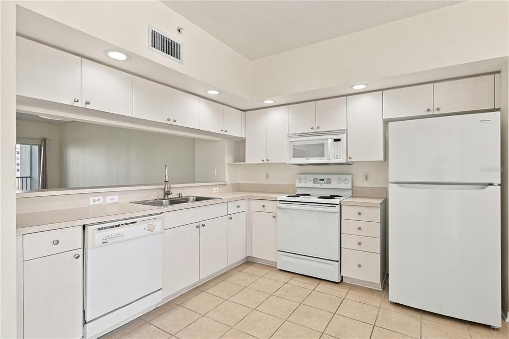 For Sale: $375,000 (2 beds, 2 baths, 1320 Square Feet)