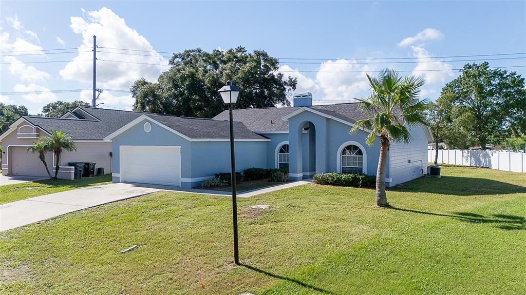For Sale: $325,000 (4 beds, 2 baths, 1594 Square Feet)