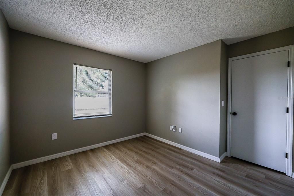 For Sale: $325,000 (4 beds, 2 baths, 1594 Square Feet)
