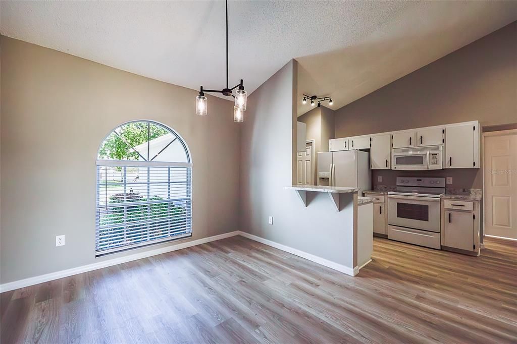 For Sale: $325,000 (4 beds, 2 baths, 1594 Square Feet)