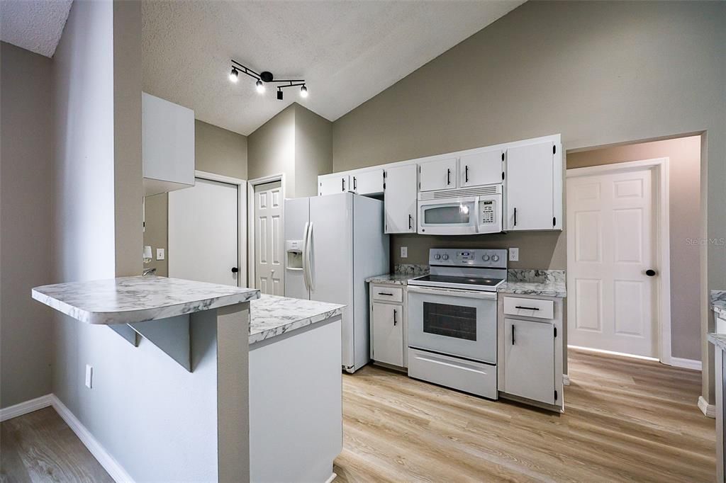 For Sale: $325,000 (4 beds, 2 baths, 1594 Square Feet)