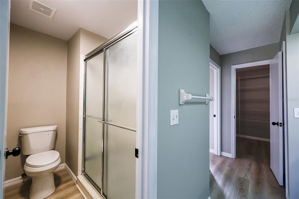 For Sale: $325,000 (4 beds, 2 baths, 1594 Square Feet)