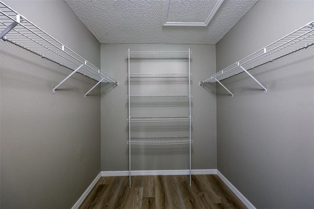 For Sale: $325,000 (4 beds, 2 baths, 1594 Square Feet)