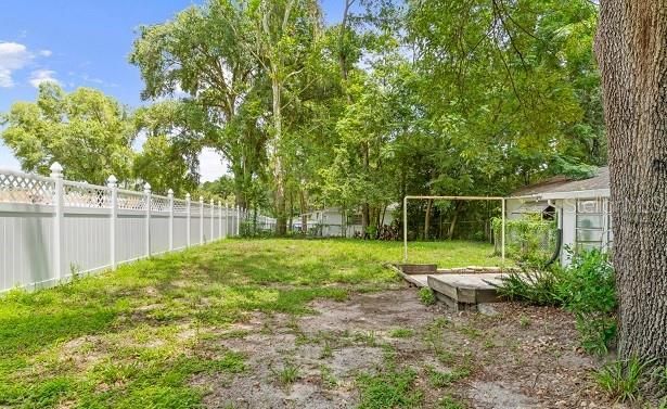 For Sale: $230,000 (3 beds, 2 baths, 1296 Square Feet)