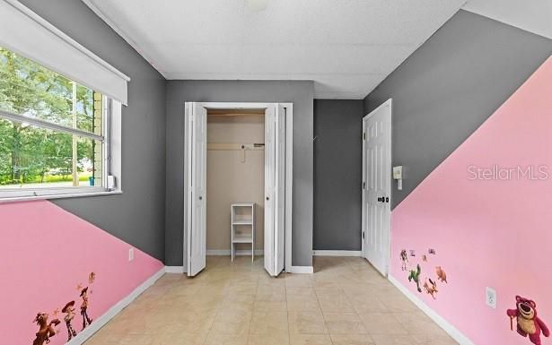 For Sale: $230,000 (3 beds, 2 baths, 1296 Square Feet)