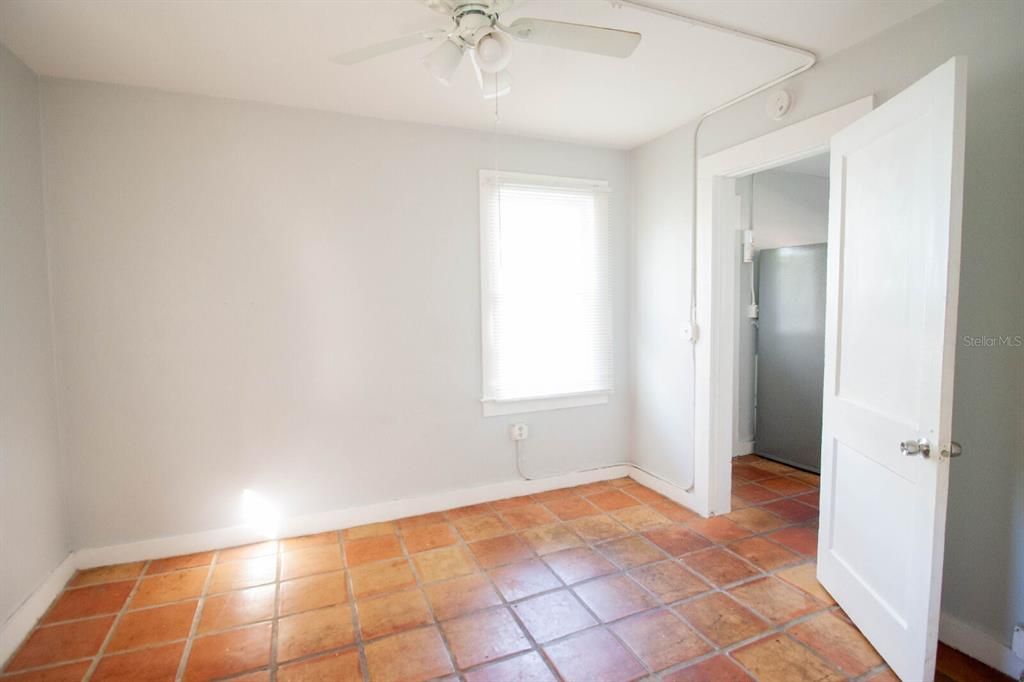 В аренду: $1,395 (2 спален, 1 ванн, 700 Квадратных фут)