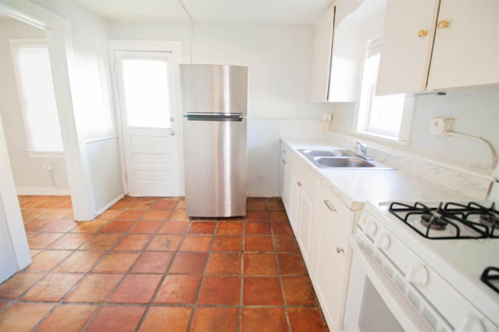 В аренду: $1,395 (2 спален, 1 ванн, 700 Квадратных фут)