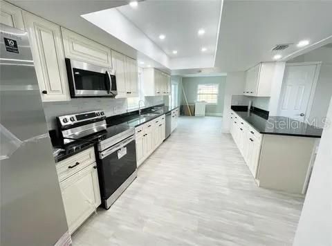На продажу: $435,000 (5 спален, 3 ванн, 2536 Квадратных фут)