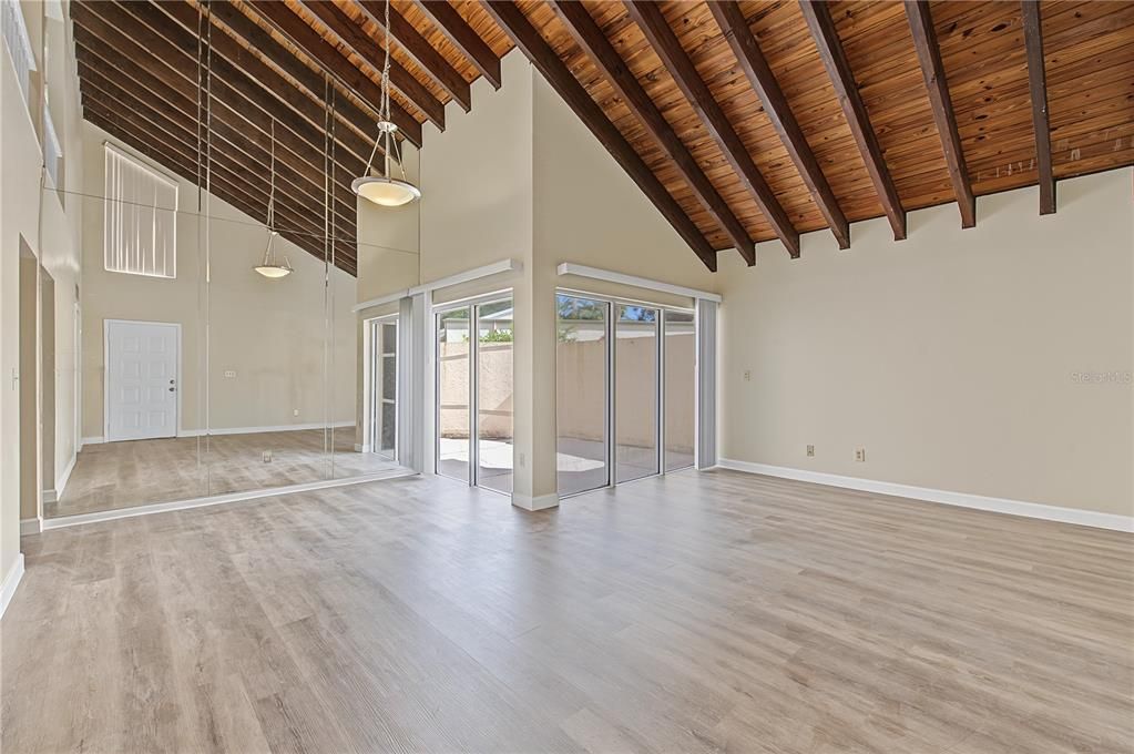 For Sale: $249,000 (3 beds, 2 baths, 1405 Square Feet)