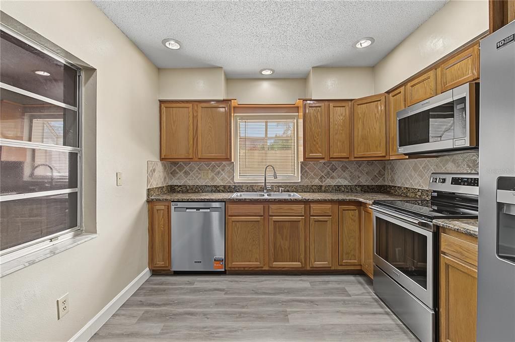 For Sale: $249,000 (3 beds, 2 baths, 1405 Square Feet)