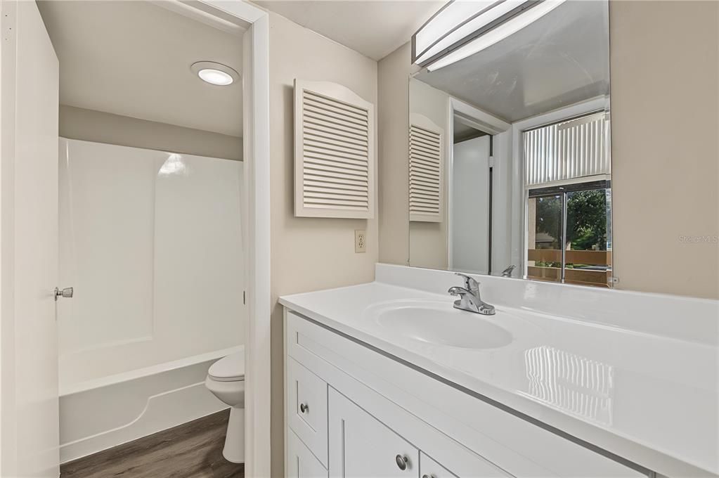 For Sale: $249,000 (3 beds, 2 baths, 1405 Square Feet)