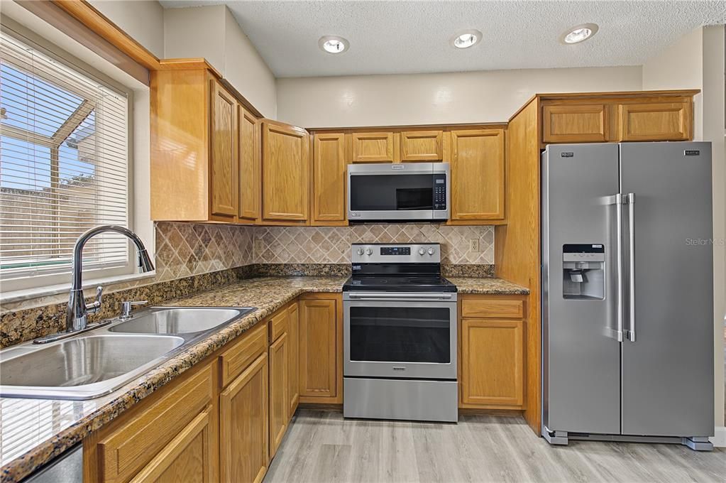 For Sale: $249,000 (3 beds, 2 baths, 1405 Square Feet)