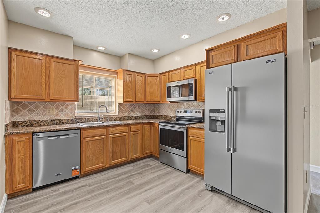 For Sale: $249,000 (3 beds, 2 baths, 1405 Square Feet)