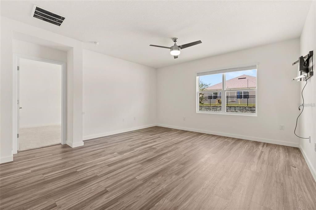 For Sale: $375,000 (4 beds, 2 baths, 1828 Square Feet)