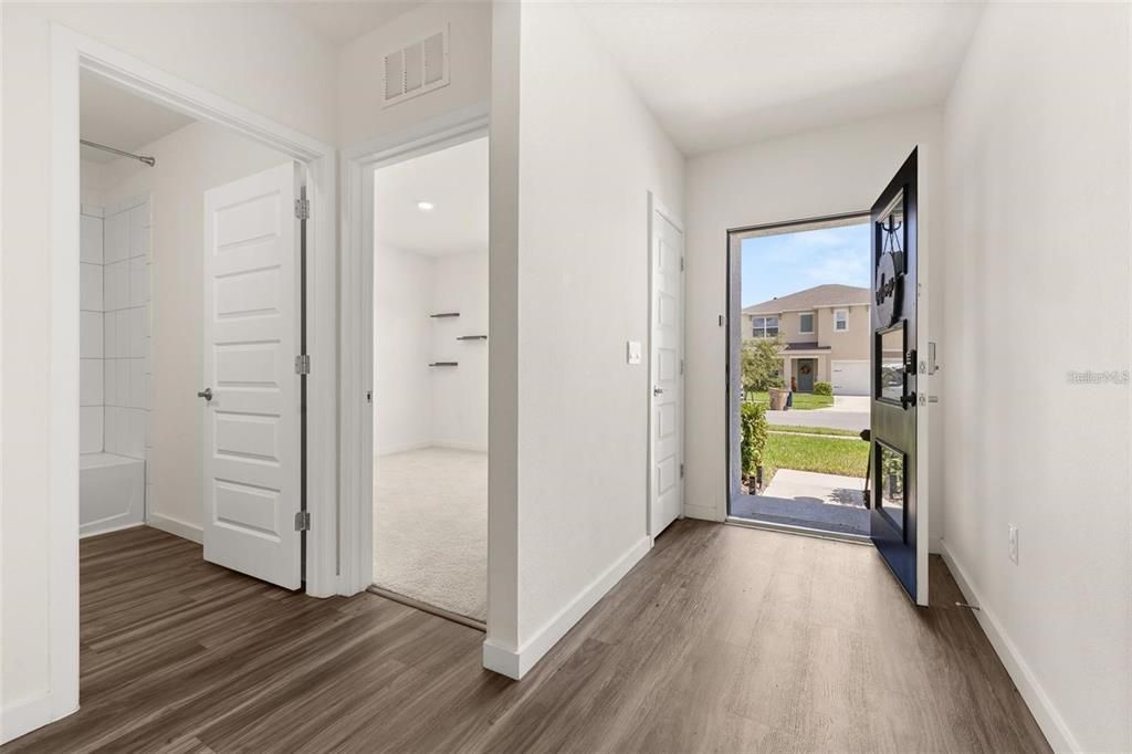 For Sale: $375,000 (4 beds, 2 baths, 1828 Square Feet)