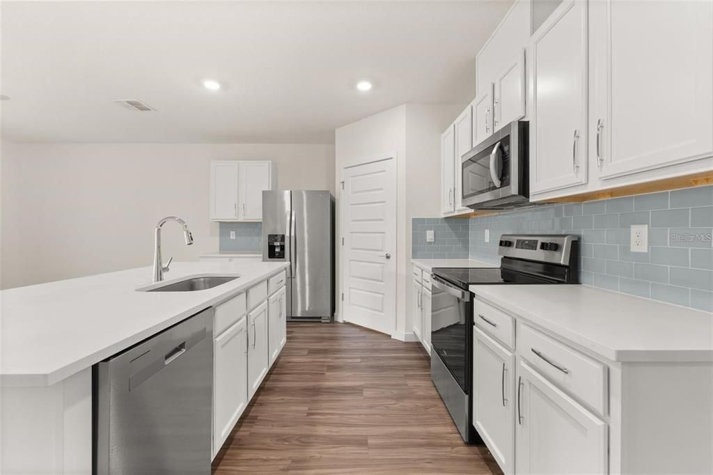 For Sale: $375,000 (4 beds, 2 baths, 1828 Square Feet)