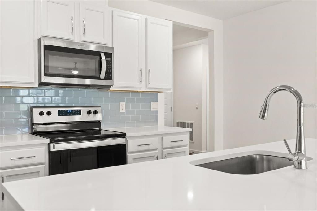 For Sale: $375,000 (4 beds, 2 baths, 1828 Square Feet)