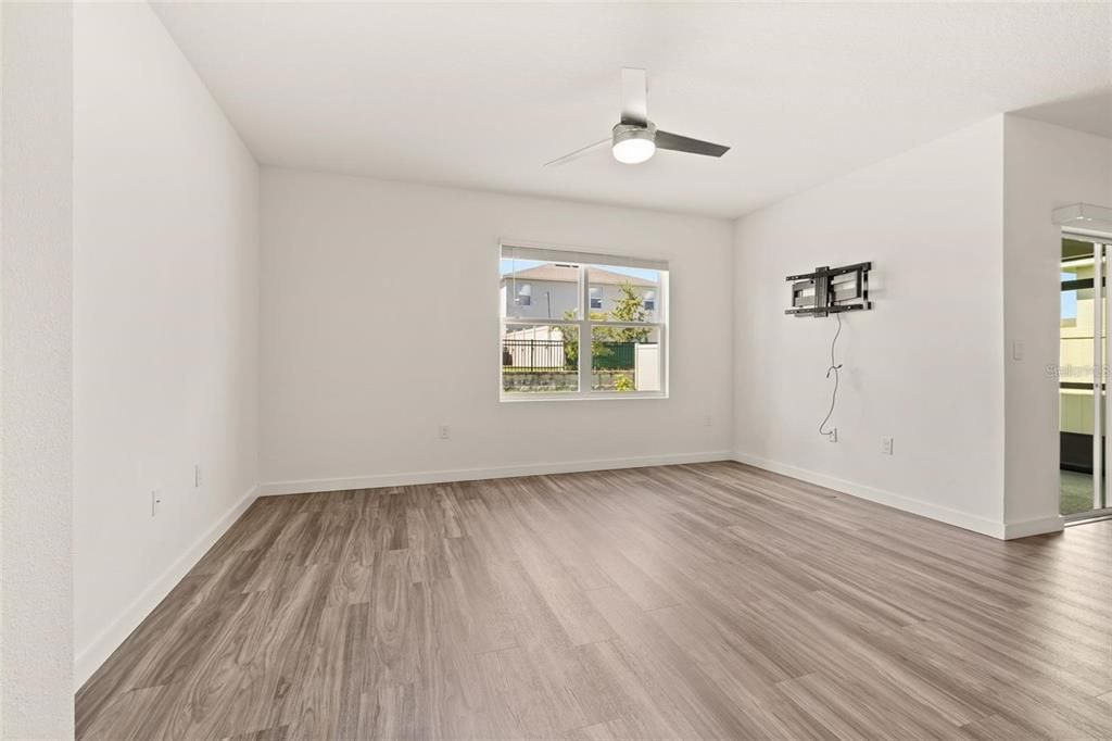 For Sale: $375,000 (4 beds, 2 baths, 1828 Square Feet)