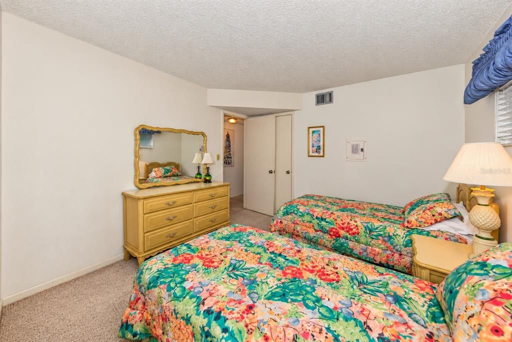 На продажу: $279,900 (2 спален, 2 ванн, 1050 Квадратных фут)