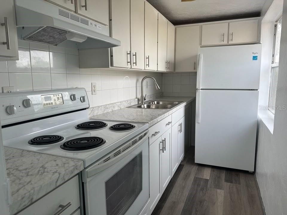 В аренду: $1,350 (2 спален, 1 ванн, 700 Квадратных фут)
