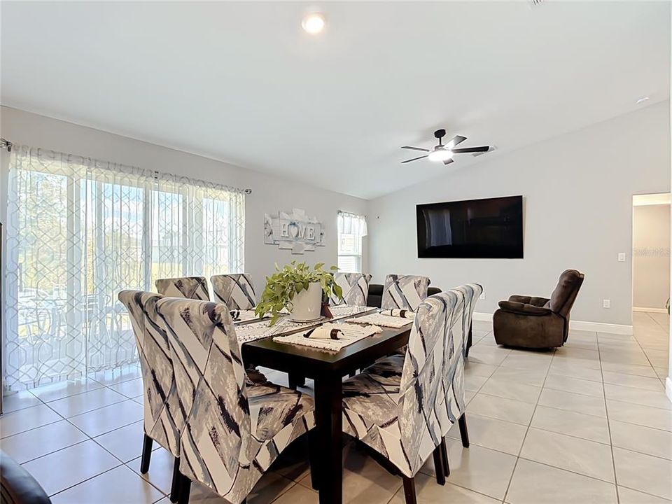 En Venta: $306,900 (4 camas, 2 baños, 1640 Pies cuadrados)