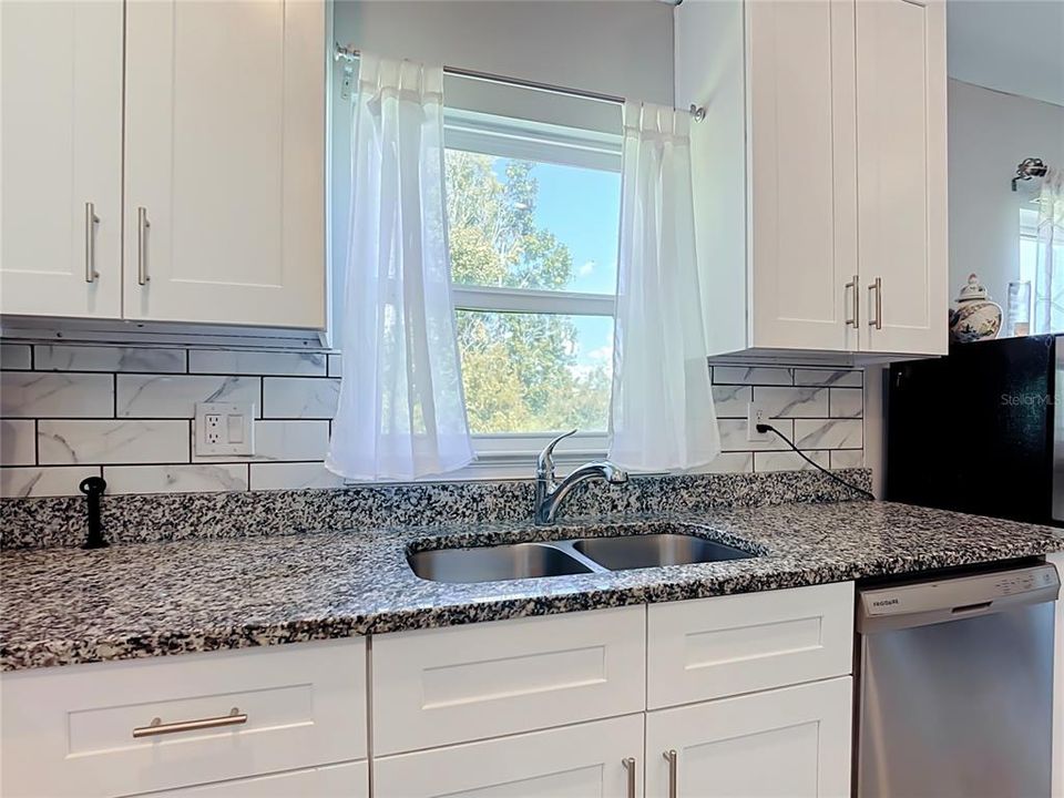 En Venta: $306,900 (4 camas, 2 baños, 1640 Pies cuadrados)