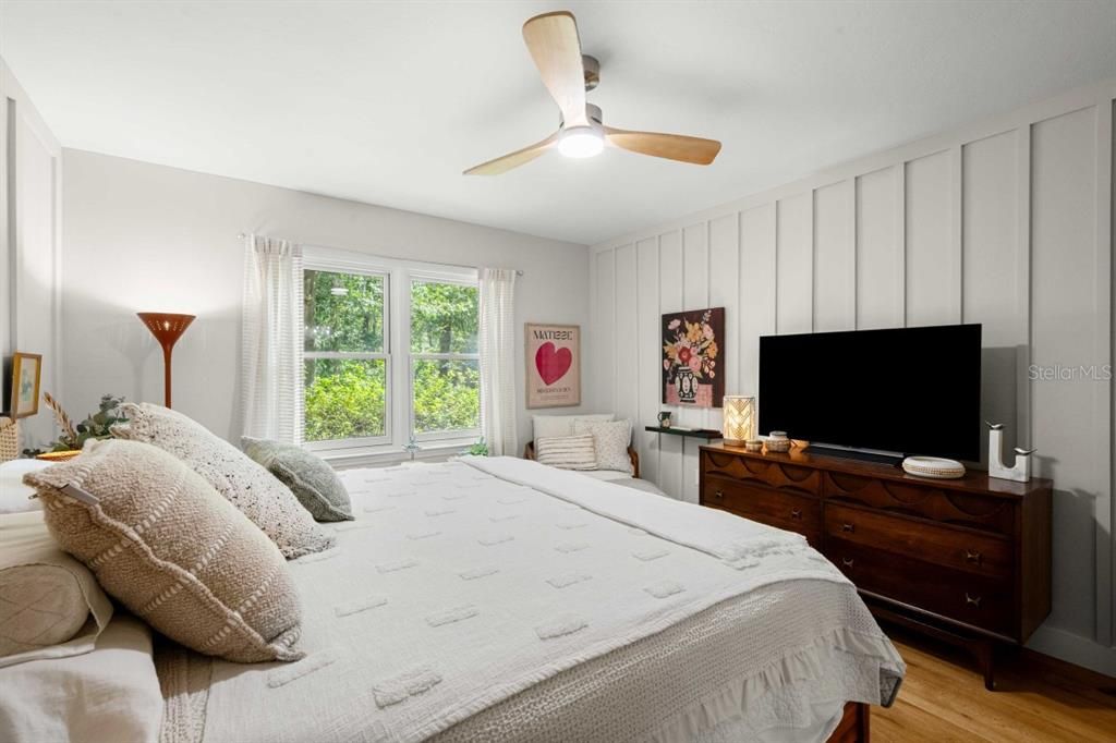 For Sale: $359,900 (3 beds, 2 baths, 1279 Square Feet)