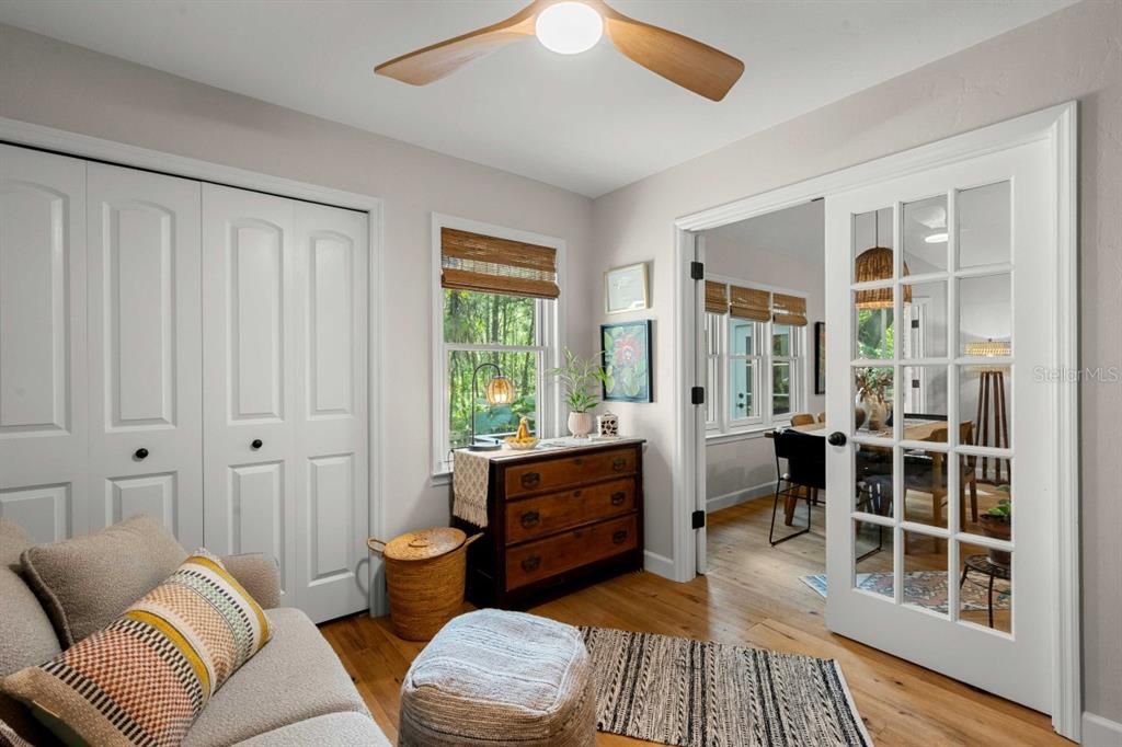 For Sale: $359,900 (3 beds, 2 baths, 1279 Square Feet)