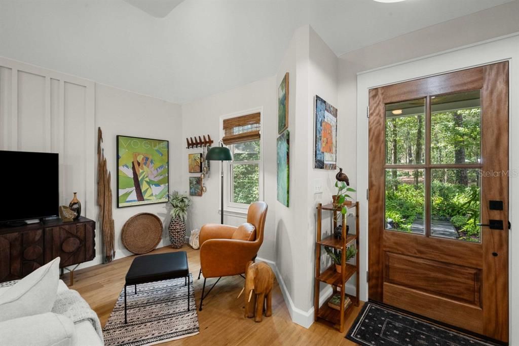 For Sale: $359,900 (3 beds, 2 baths, 1279 Square Feet)