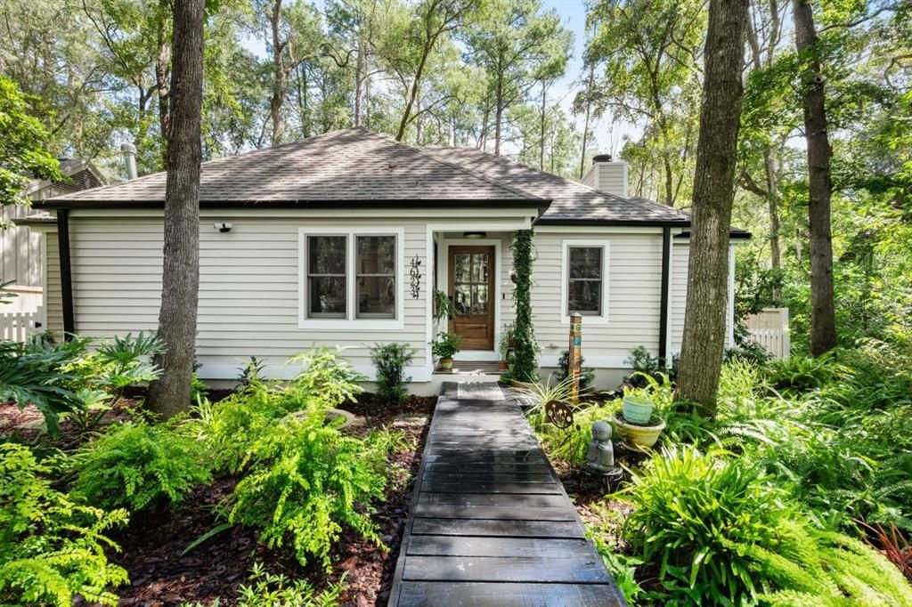 For Sale: $359,900 (3 beds, 2 baths, 1279 Square Feet)